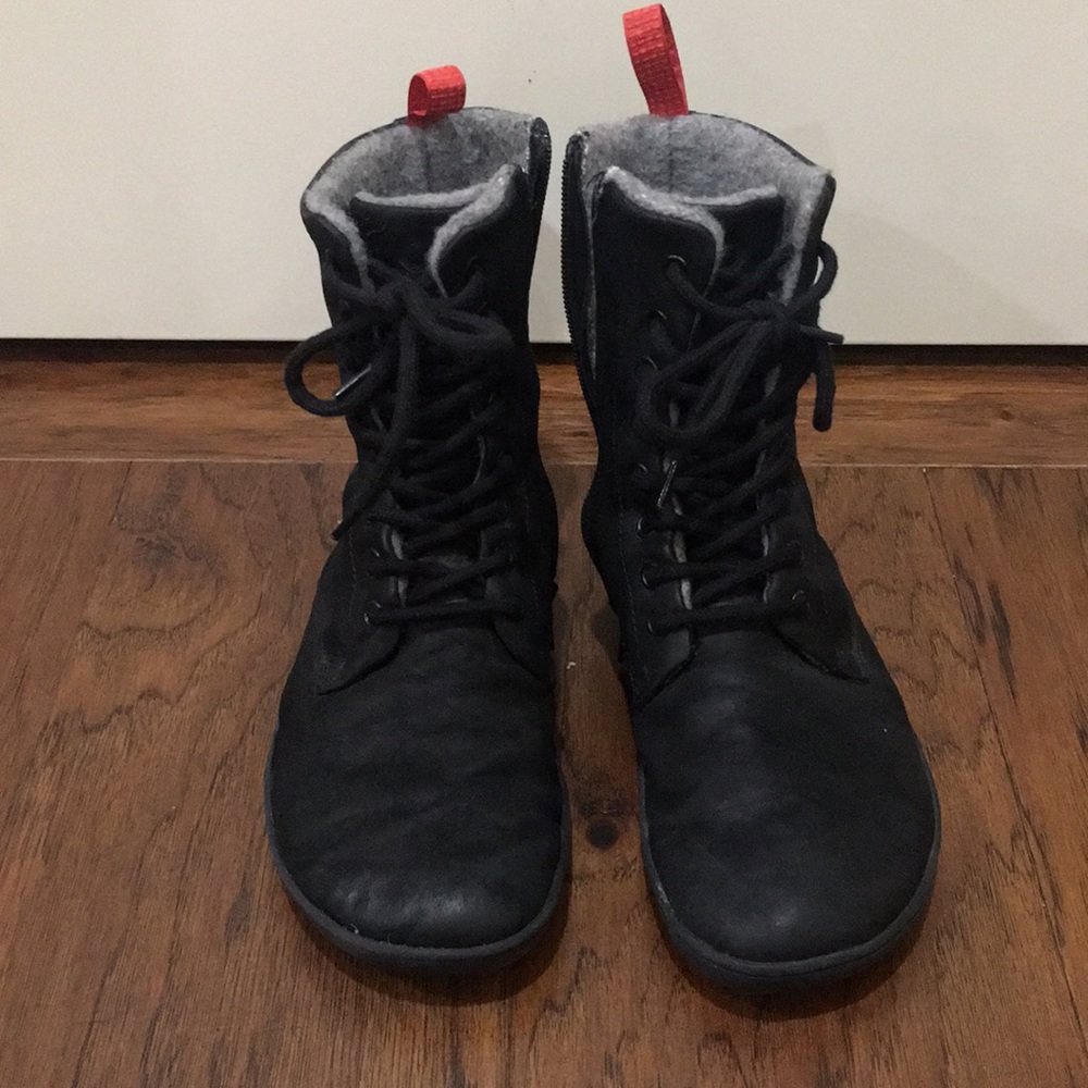 Mukishoes wool lined igneous boot.